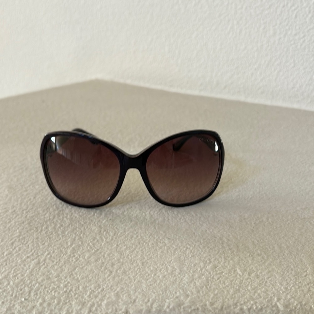 Elegant TomFord Oversized Sunglasses with Gradient Lenses